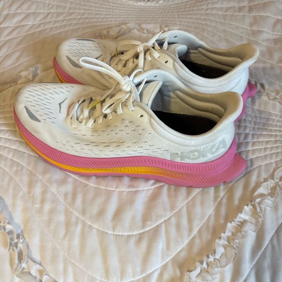 Hoka Women's kawanas White Running Shoes with Pink - Picture 2 of 4